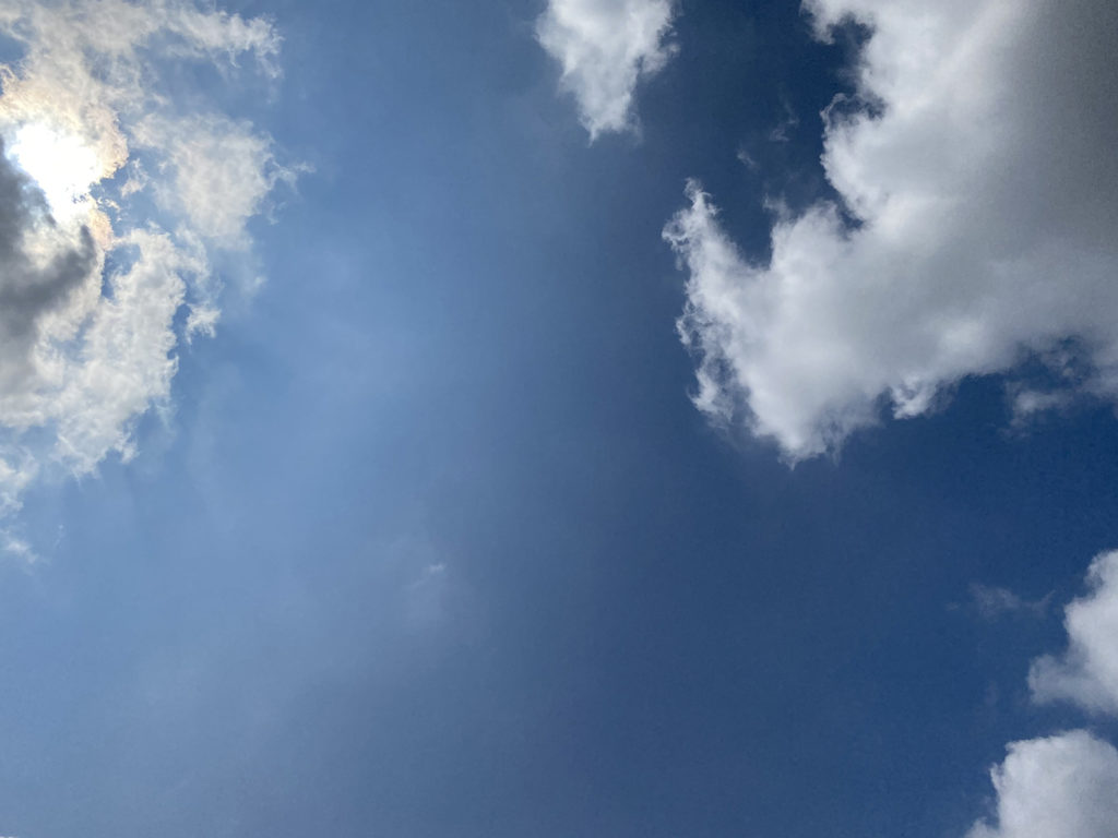 今日の空