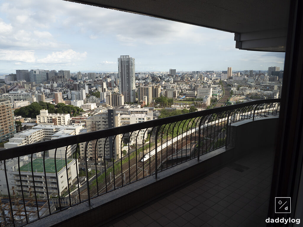 部屋から見る新幹線